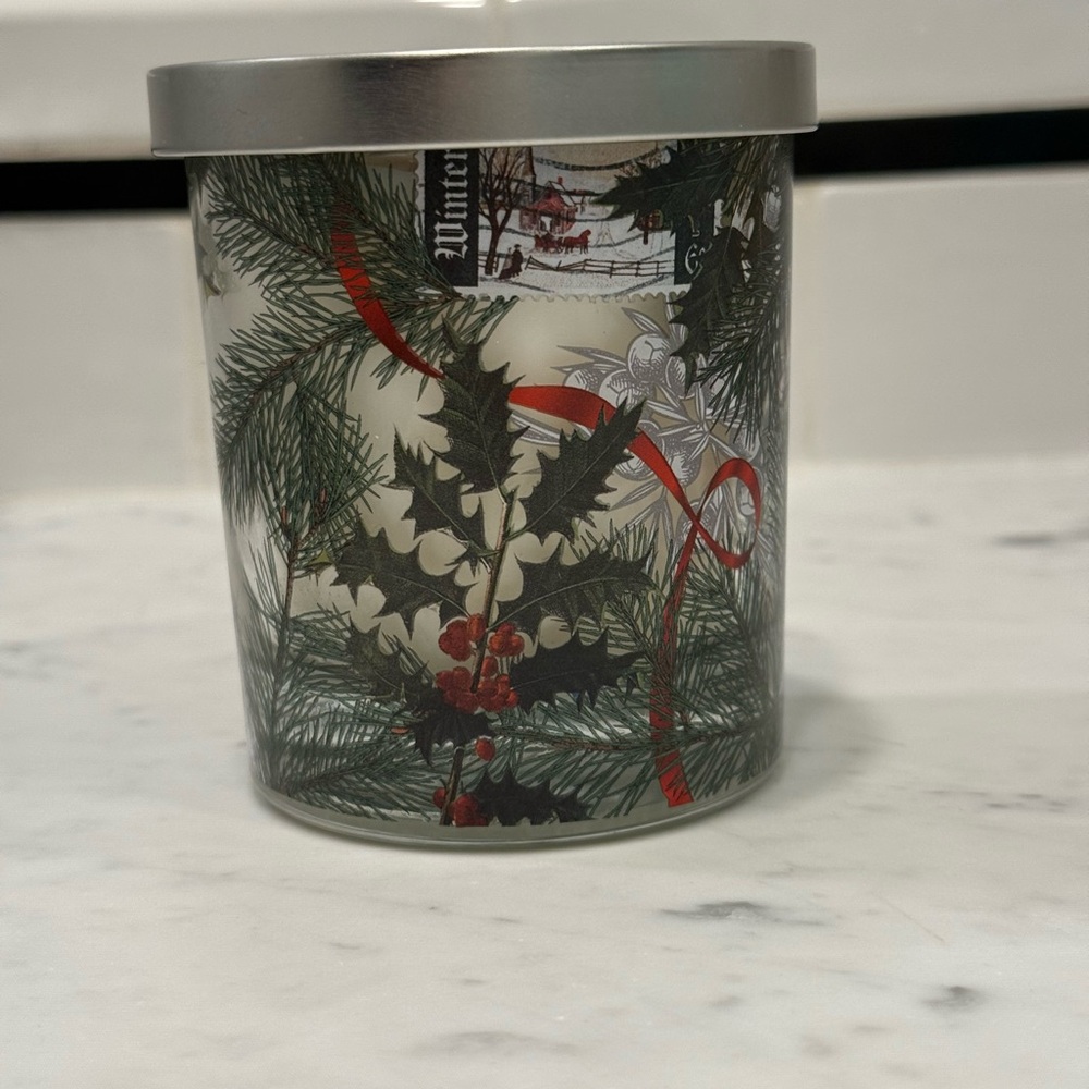 Michel Designs Holiday Winter Woodland Pine and Berry Scented Candle